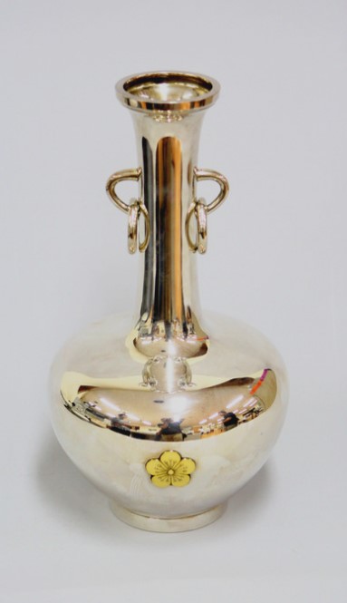【悲報】韓国文化財に登録された花瓶、日本時計店の製品だった…登録抹消へ